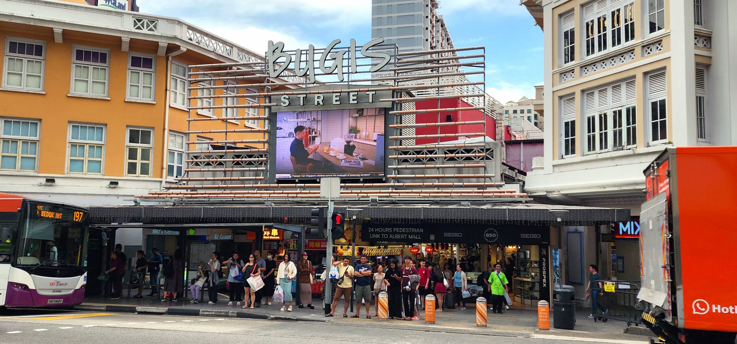 BMW-Eurokars_Bugis Street_DOOH_Creative_Singapore_2025