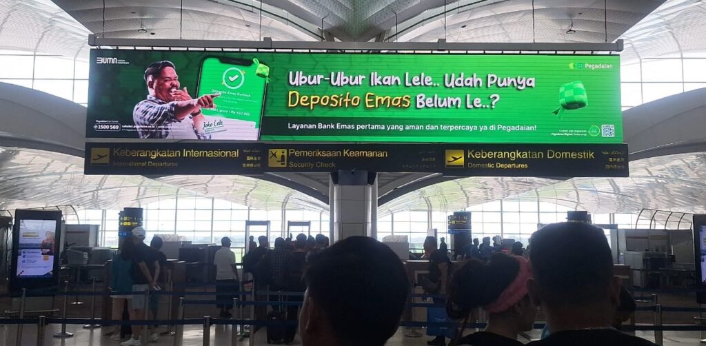 Pegadaian LED ad at Kualanamu Airport with the slogan “Got a Gold Deposit Yet, Le..?”