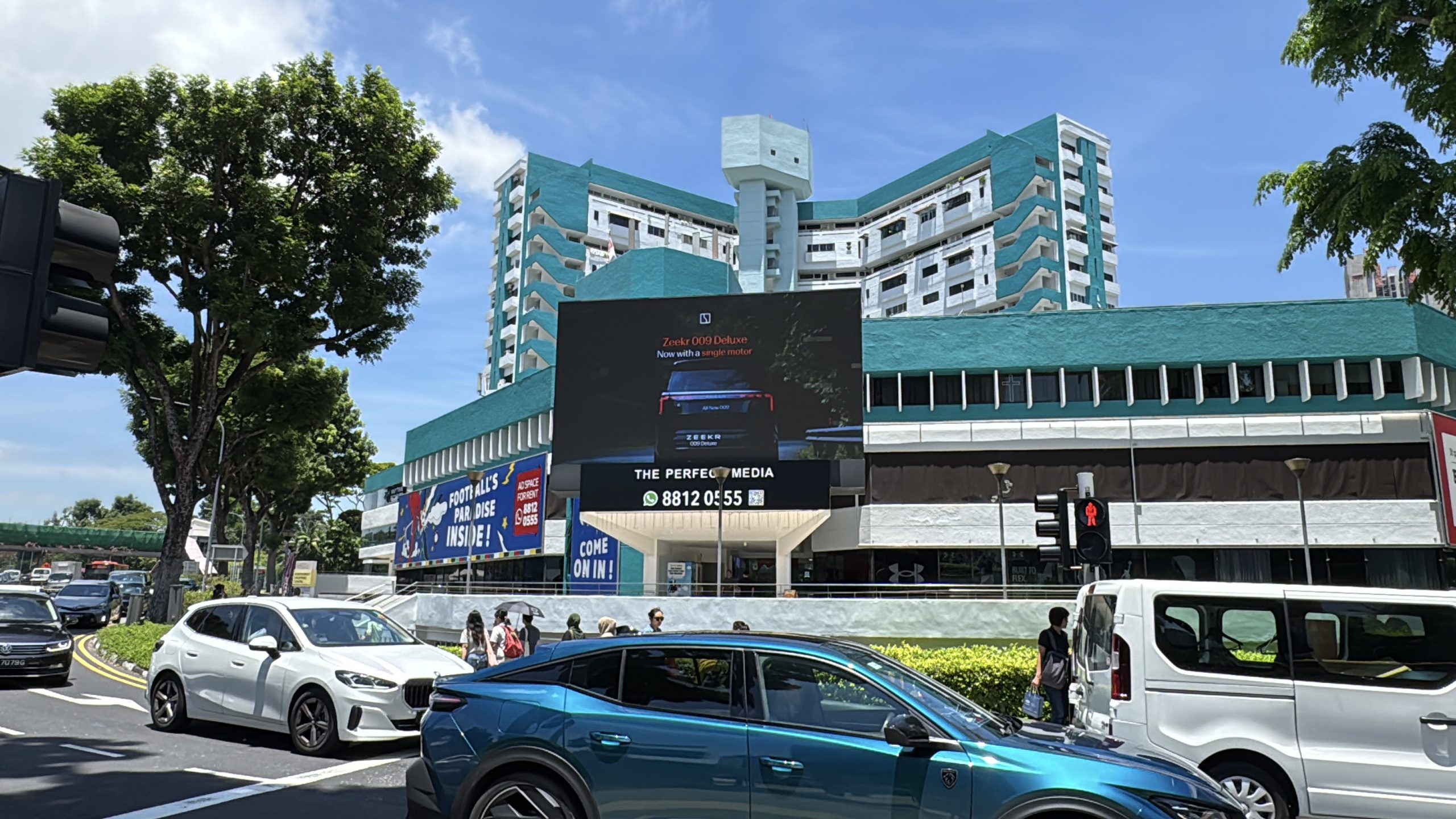ZEEKR-Alexandra-Road-Queensway-LED-Screen-OOH-Orchard-Road-Singapore-Creative-ads-DOOH-2025